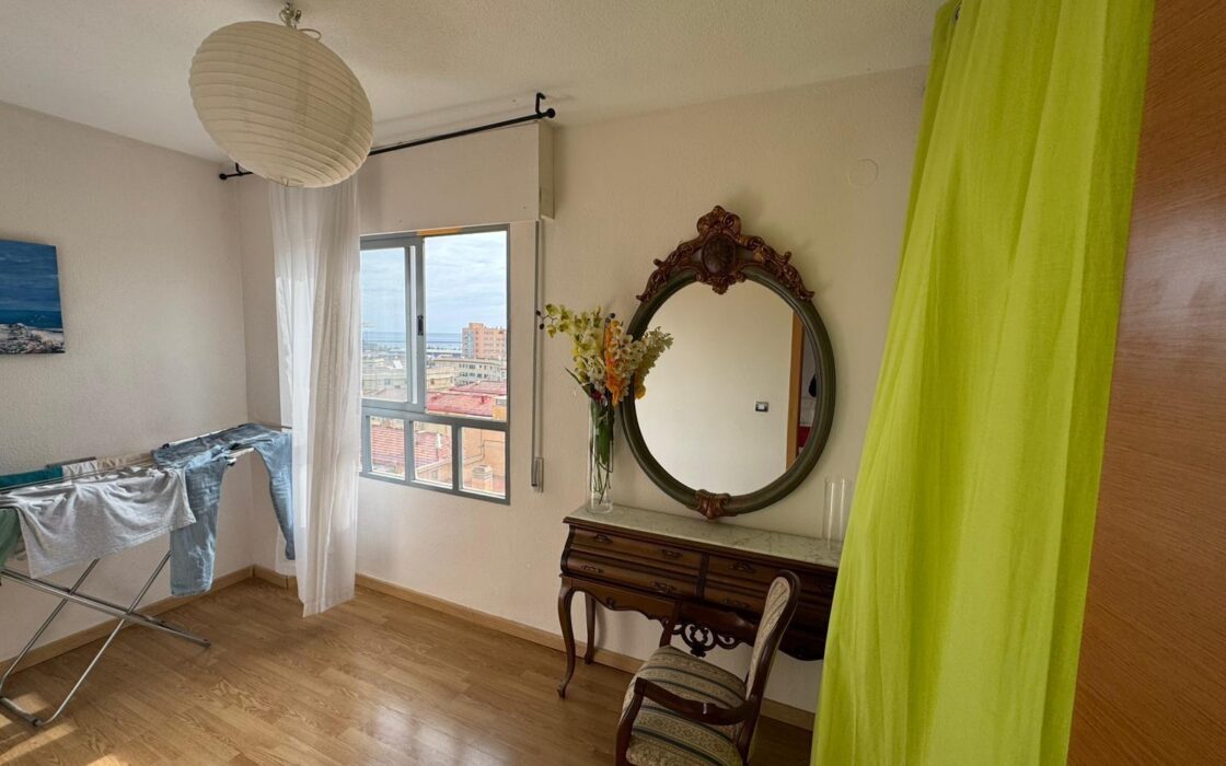 Квартира 3 спальни с террасой в Аликанте 91 кв.м