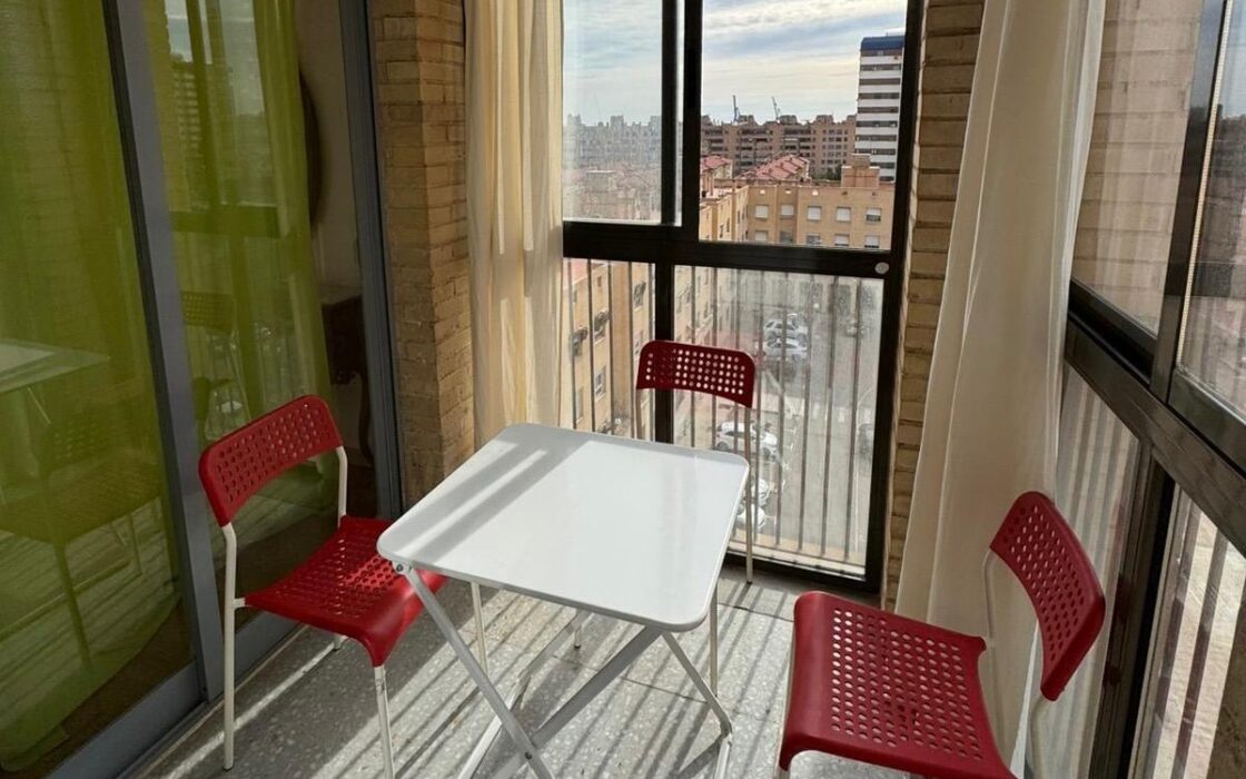 Квартира 3 спальни с террасой в Аликанте 91 кв.м