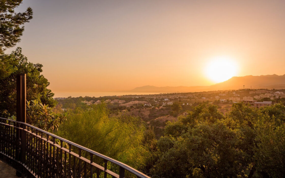 Вилла на Востоке Марбельи, 7 спален, терраса, 1190 кв.м.