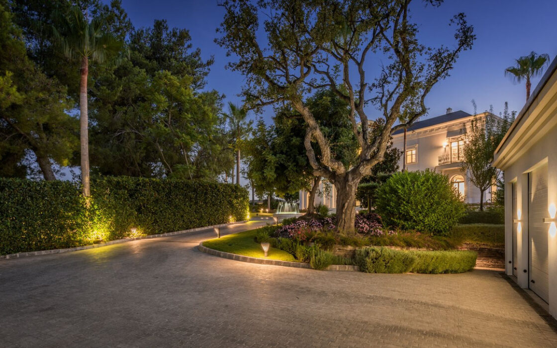 Вилла на Востоке Марбельи, 7 спален, терраса, 1190 кв.м.