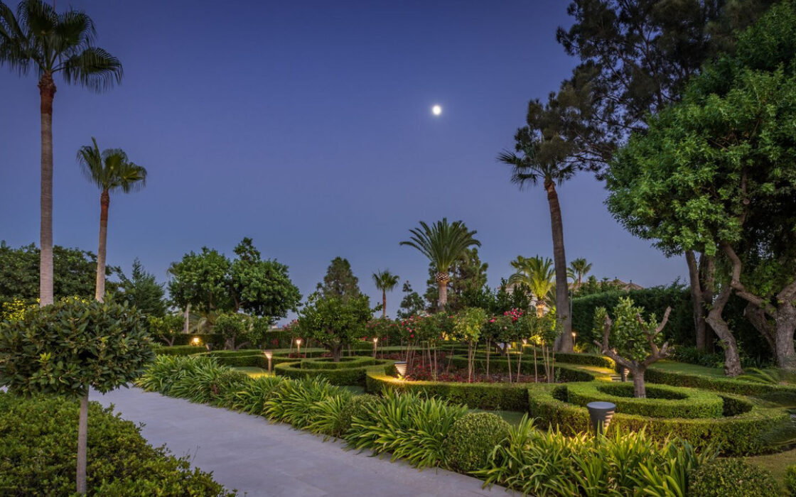 Вилла на Востоке Марбельи, 7 спален, терраса, 1190 кв.м.