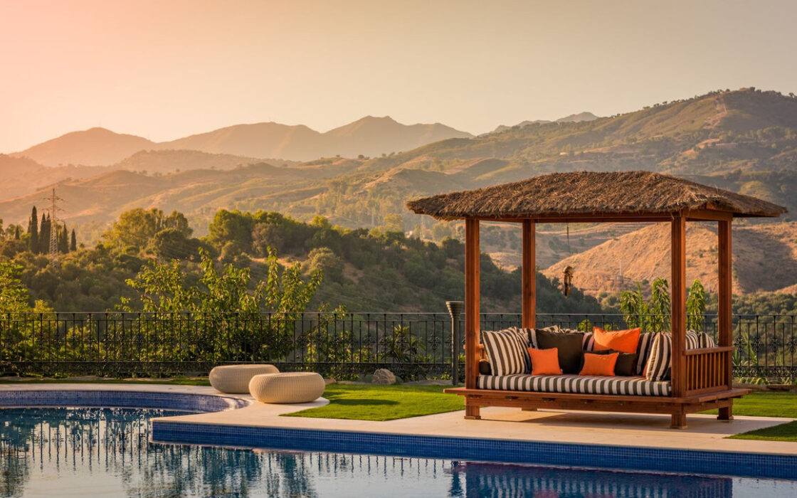 Вилла на Востоке Марбельи, 7 спален, терраса, 1190 кв.м.