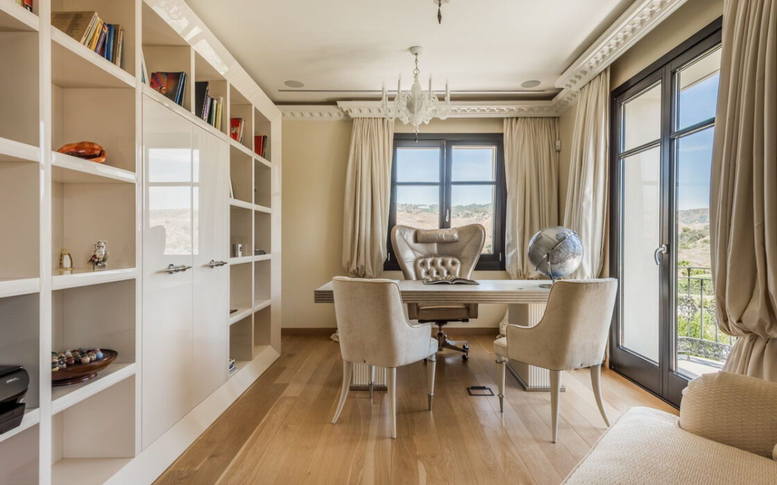 Вилла на Востоке Марбельи, 7 спален, терраса, 1190 кв.м.