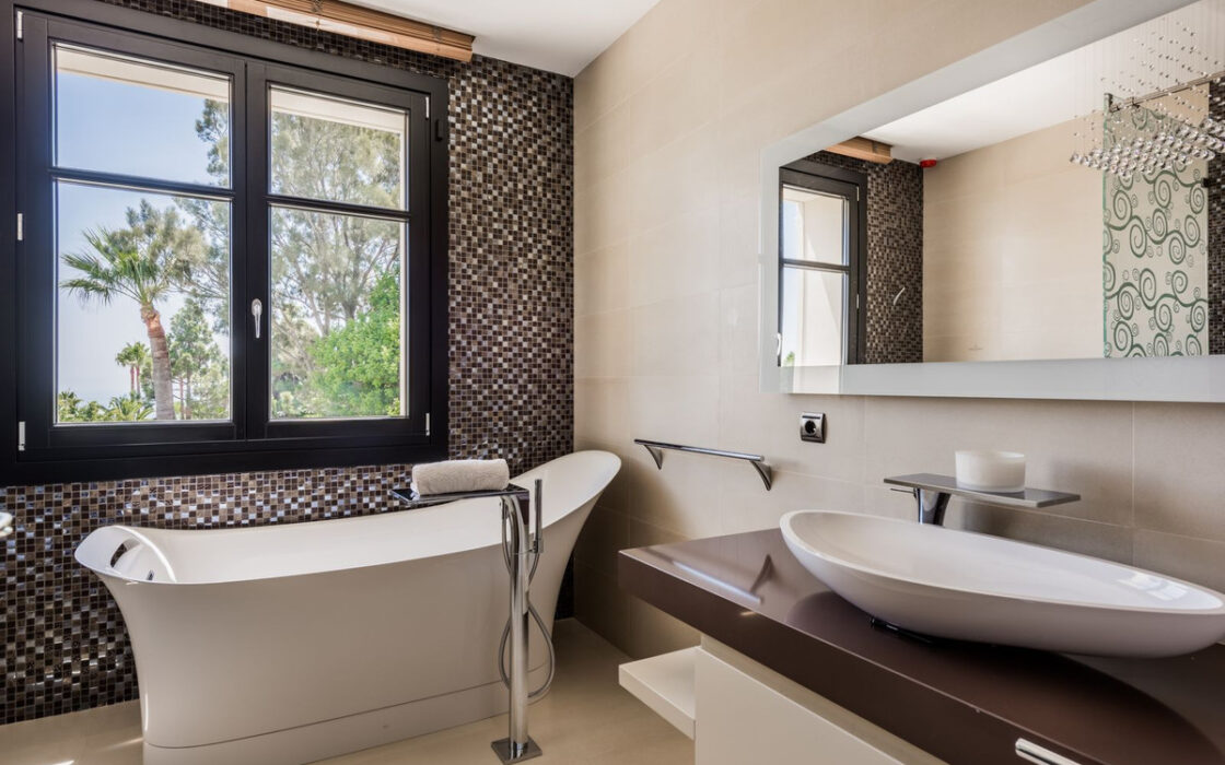 Вилла на Востоке Марбельи, 7 спален, терраса, 1190 кв.м.