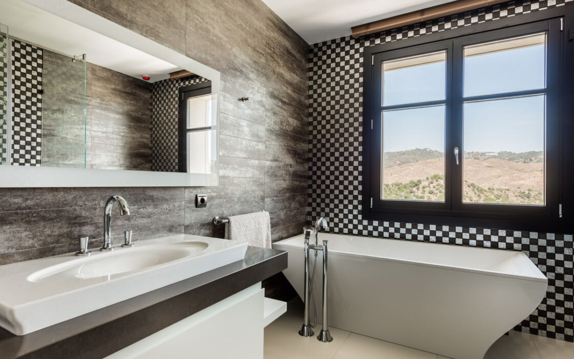 Вилла на Востоке Марбельи, 7 спален, терраса, 1190 кв.м.