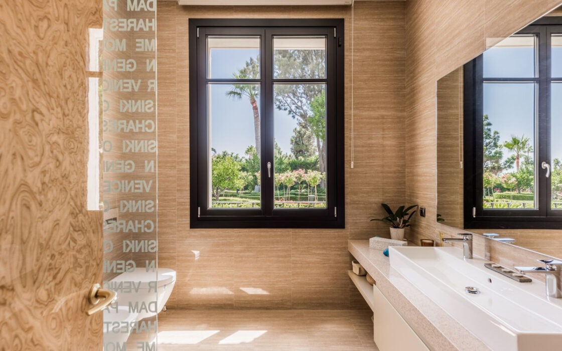 Вилла на Востоке Марбельи, 7 спален, терраса, 1190 кв.м.