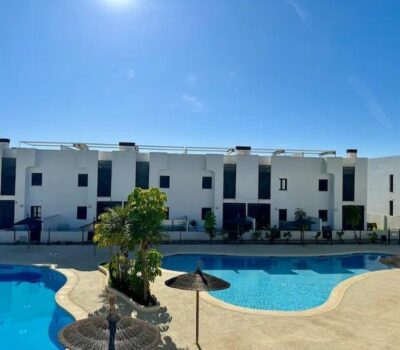 Сучасна квартира в Піллар-де-ла-Орадада з терасою 61 кв.м