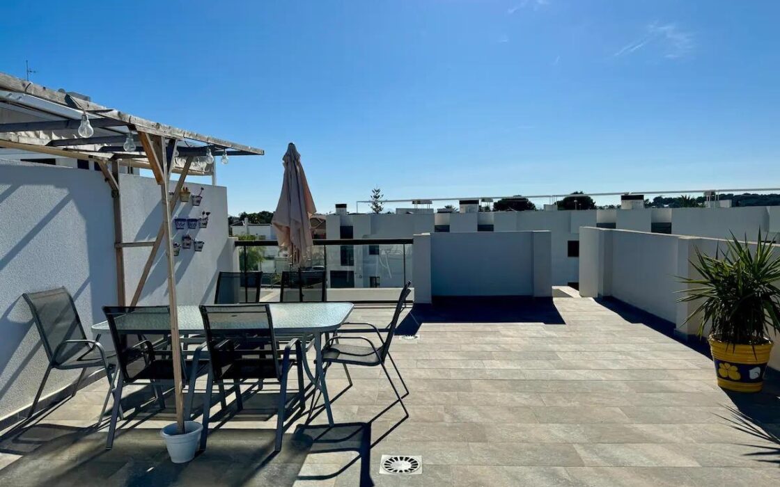 Современная квартира в Пилар-де-ла-Орадада с террасой 61 кв.м