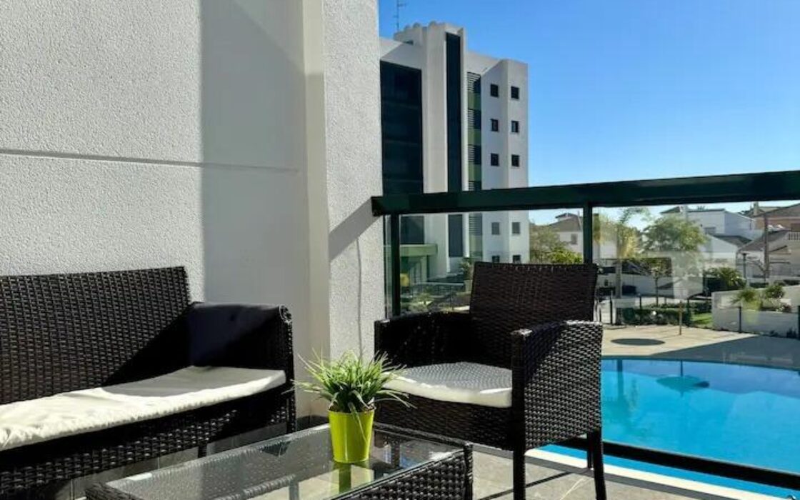 Современная квартира в Пилар-де-ла-Орадада с террасой 61 кв.м