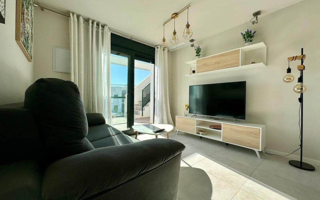 Современная квартира в Пилар-де-ла-Орадада с террасой 61 кв.м