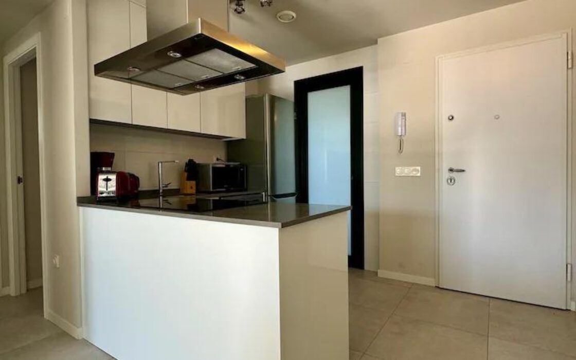 Современная квартира в Пилар-де-ла-Орадада с террасой 61 кв.м