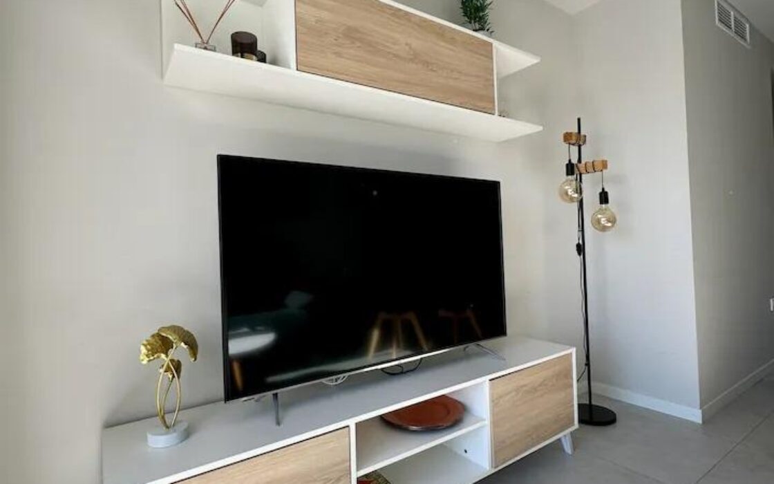 Современная квартира в Пилар-де-ла-Орадада с террасой 61 кв.м