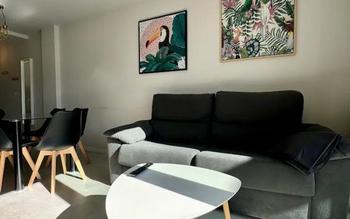 Современная квартира в Пилар-де-ла-Орадада с террасой 61 кв.м