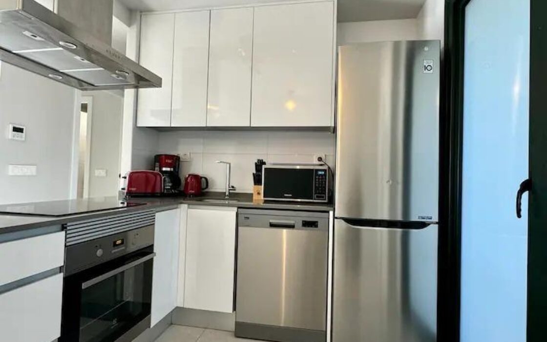 Современная квартира в Пилар-де-ла-Орадада с террасой 61 кв.м