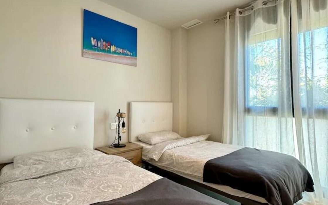 Современная квартира в Пилар-де-ла-Орадада с террасой 61 кв.м