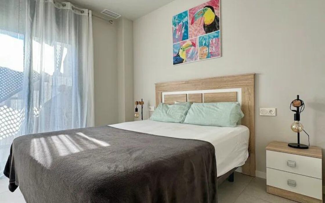 Современная квартира в Пилар-де-ла-Орадада с террасой 61 кв.м