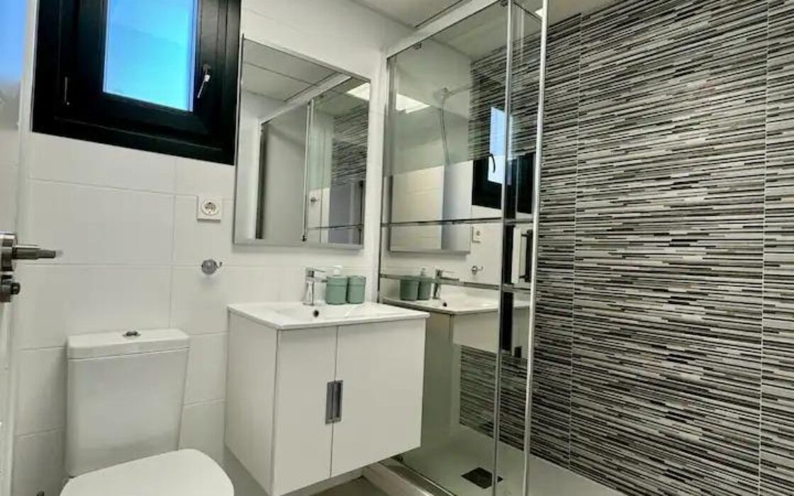 Современная квартира в Пилар-де-ла-Орадада с террасой 61 кв.м