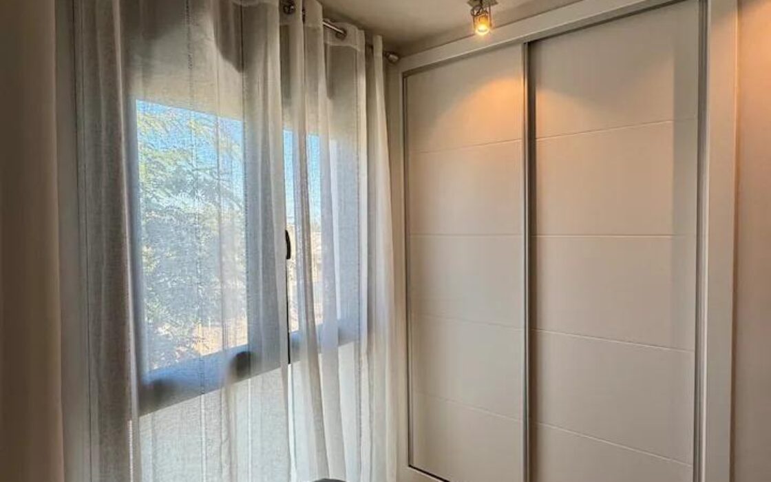 Современная квартира в Пилар-де-ла-Орадада с террасой 61 кв.м