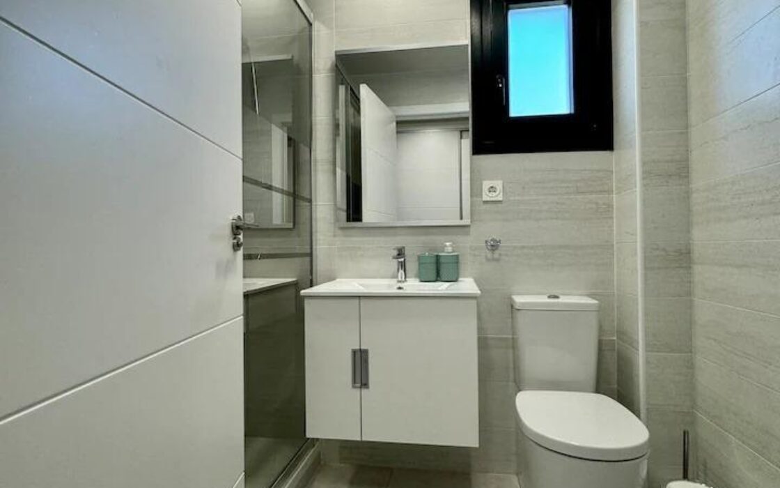 Современная квартира в Пилар-де-ла-Орадада с террасой 61 кв.м