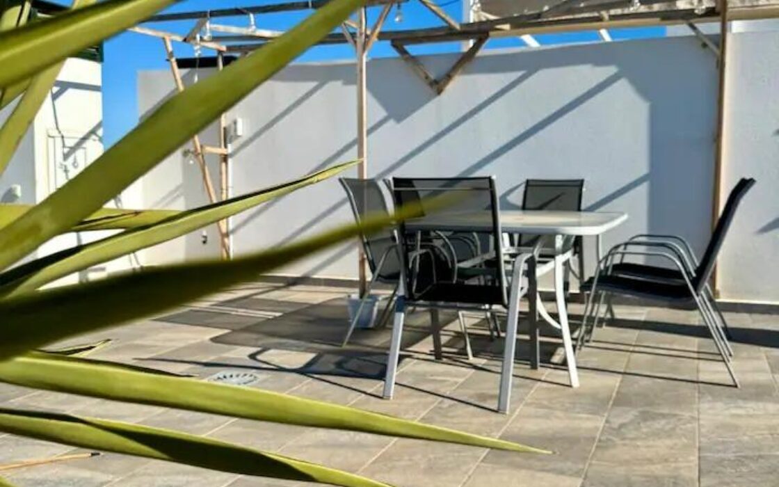 Современная квартира в Пилар-де-ла-Орадада с террасой 61 кв.м