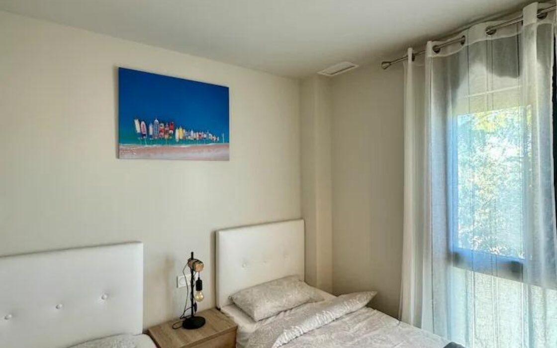 Современная квартира в Пилар-де-ла-Орадада с террасой 61 кв.м