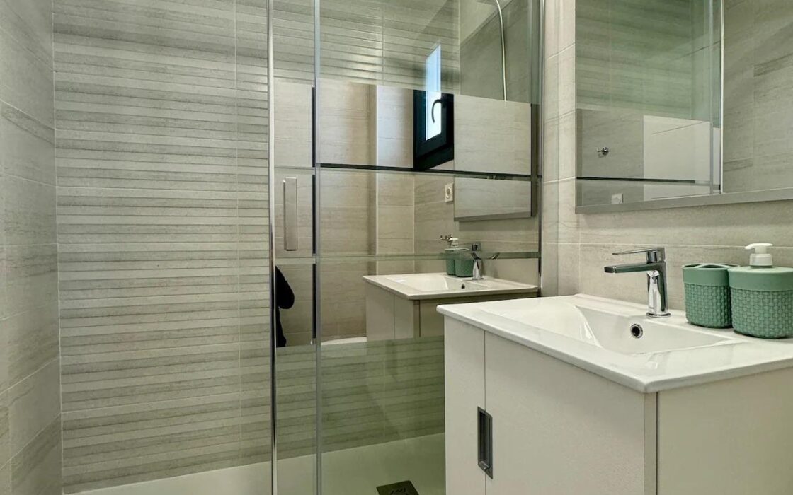 Современная квартира в Пилар-де-ла-Орадада с террасой 61 кв.м