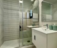 Современная квартира в Пилар-де-ла-Орадада с террасой 61 кв.м