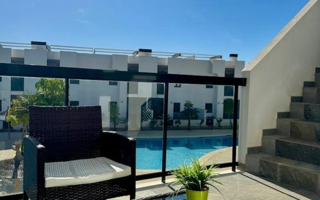 Современная квартира в Пилар-де-ла-Орадада с террасой 61 кв.м