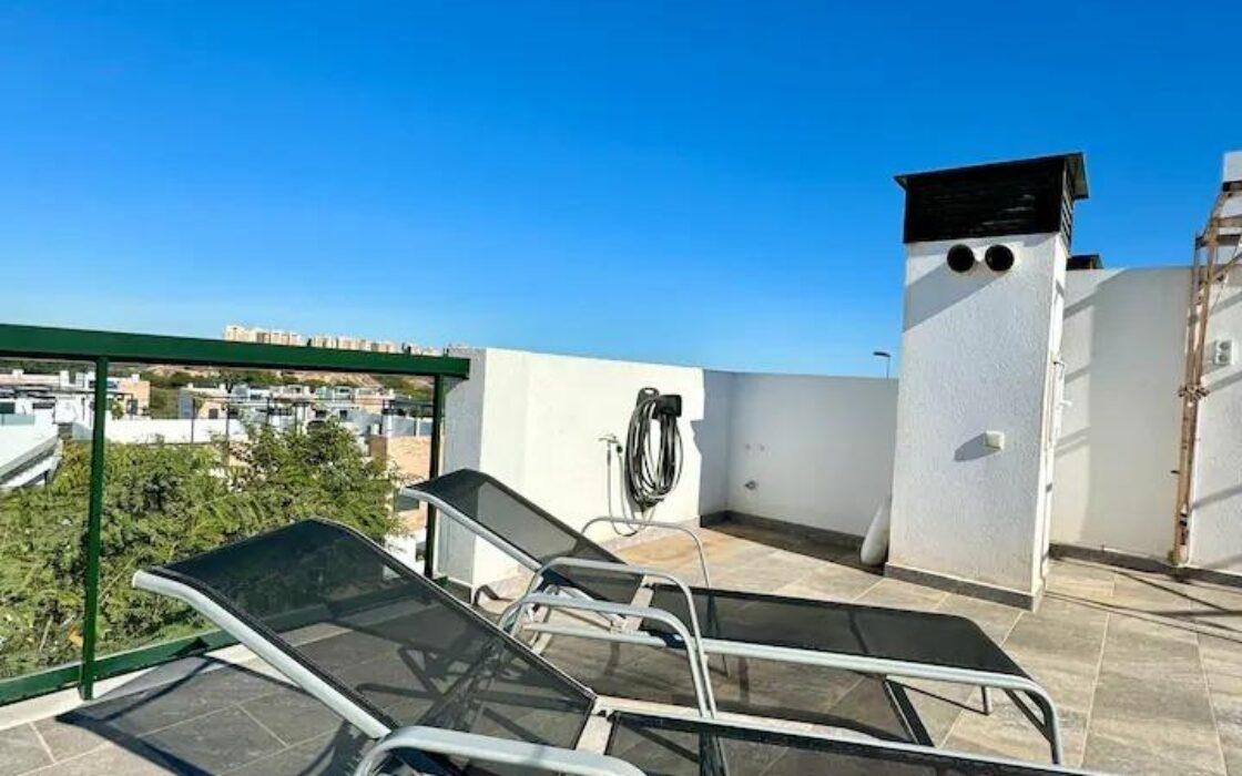 Современная квартира в Пилар-де-ла-Орадада с террасой 61 кв.м