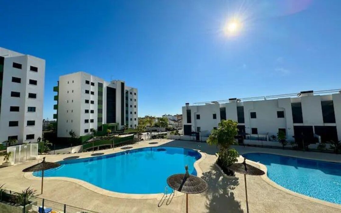 Современная квартира в Пилар-де-ла-Орадада с террасой 61 кв.м