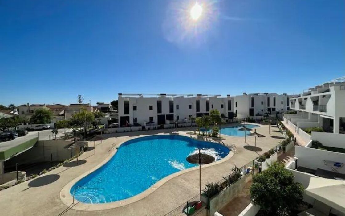 Современная квартира с балконом в Пилар-де-ла-Орадда 61 кв.м