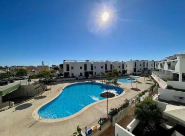 Сучасна квартира з балконом у Пилар-де-ла-Орадда 61 кв.м