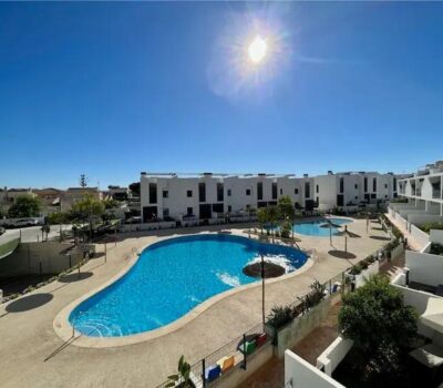 Сучасна квартира з балконом у Пилар-де-ла-Орадда 61 кв.м