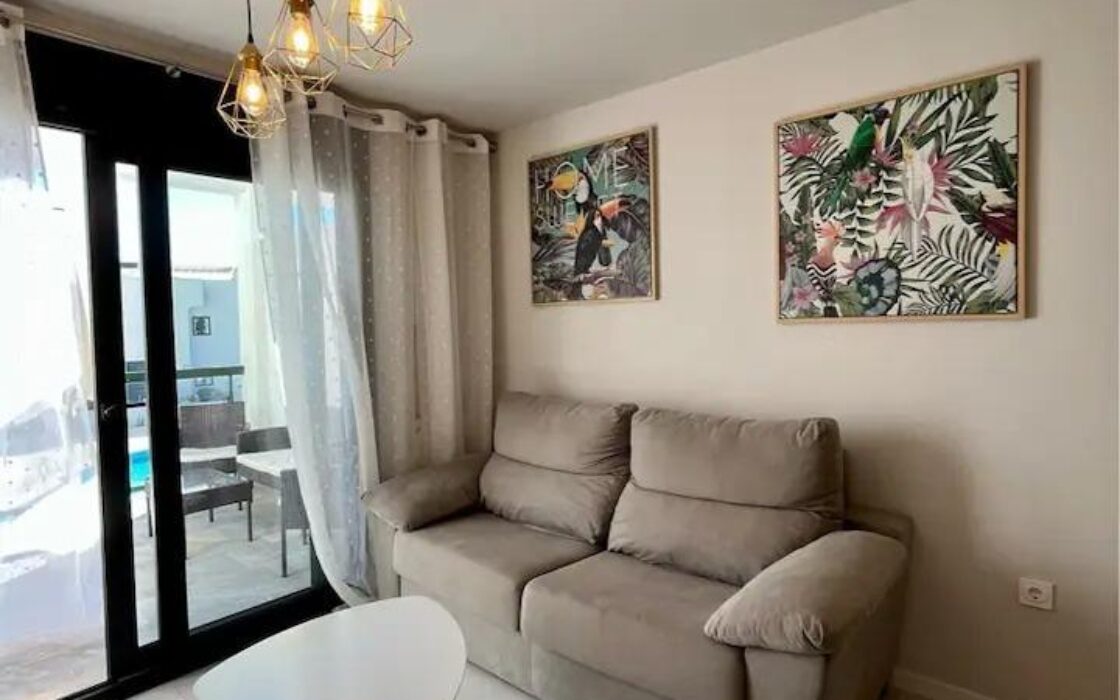 Современная квартира с балконом в Пилар-де-ла-Орадда 61 кв.м