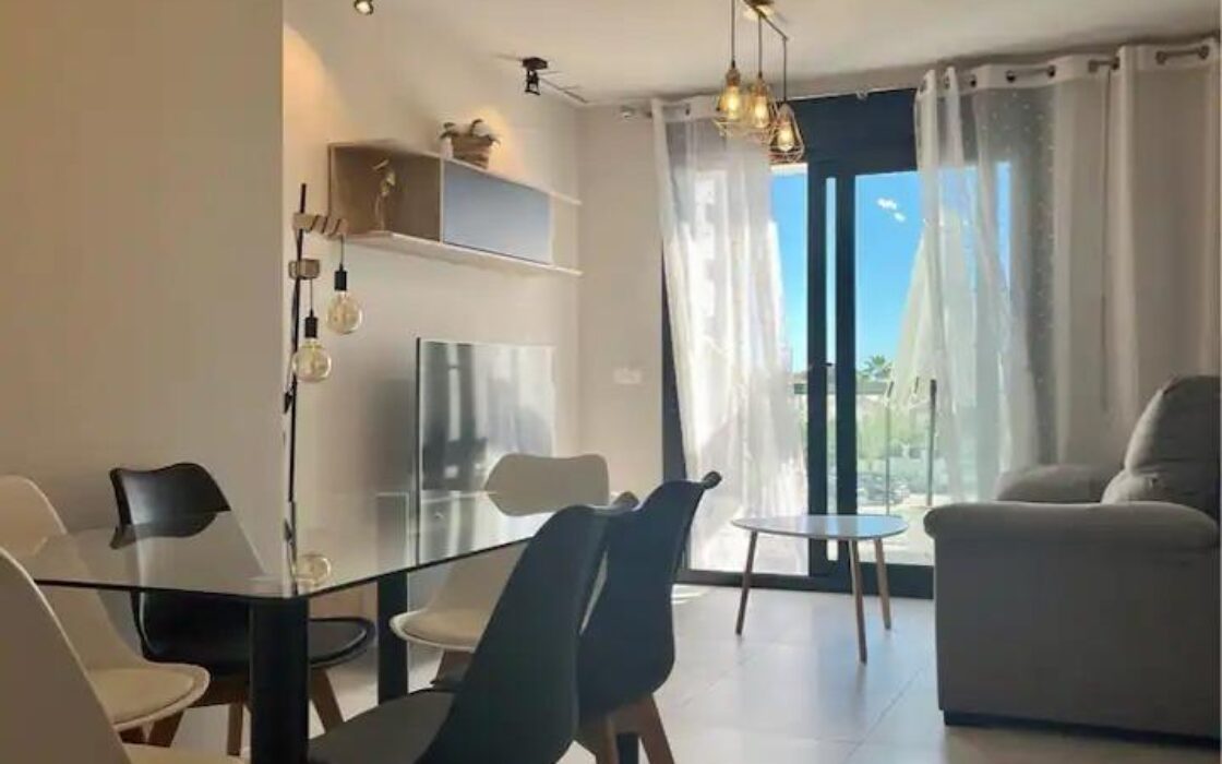 Современная квартира с балконом в Пилар-де-ла-Орадда 61 кв.м