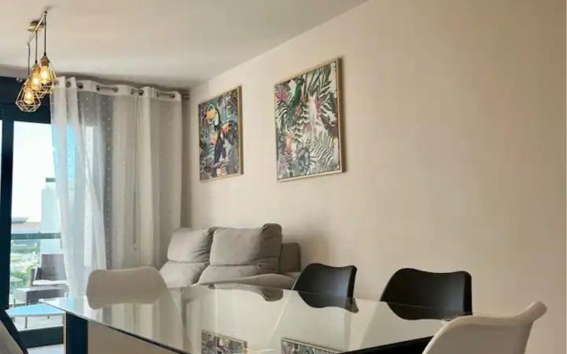 Современная квартира с балконом в Пилар-де-ла-Орадда 61 кв.м