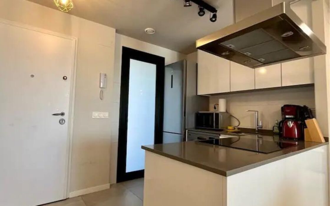 Современная квартира с балконом в Пилар-де-ла-Орадда 61 кв.м