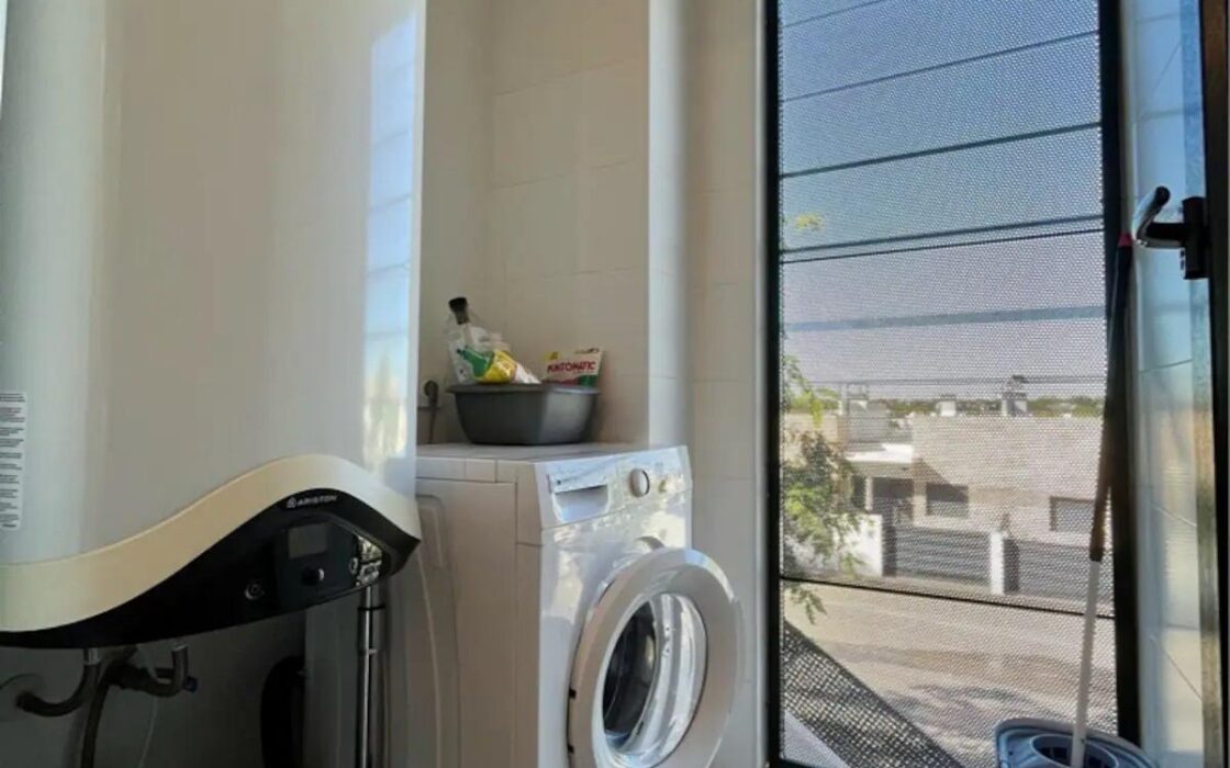 Современная квартира с балконом в Пилар-де-ла-Орадда 61 кв.м