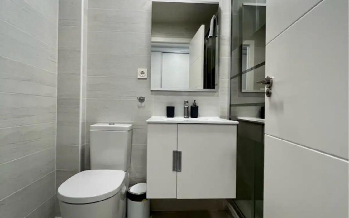 Современная квартира с балконом в Пилар-де-ла-Орадда 61 кв.м