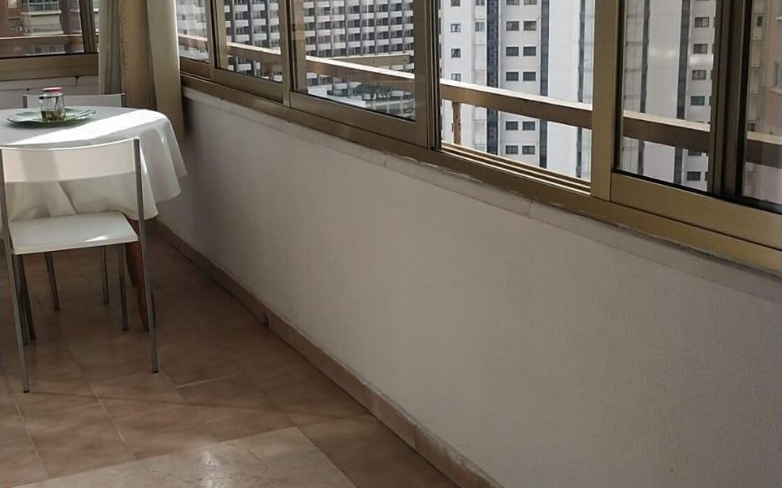 Квартира 54 кв.м с террасой в Бенидорме у моря