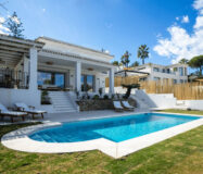 Вілла з терасою в Нойва-Андалусія, 448 кв.м, 6 кімнат