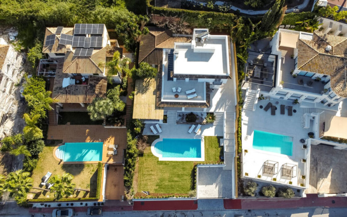 Вілла з терасою в Нойва-Андалусія, 448 кв.м, 6 кімнат