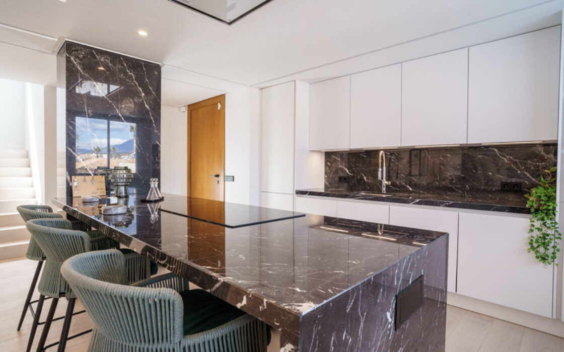 Вілла з терасою в Нойва-Андалусія, 448 кв.м, 6 кімнат