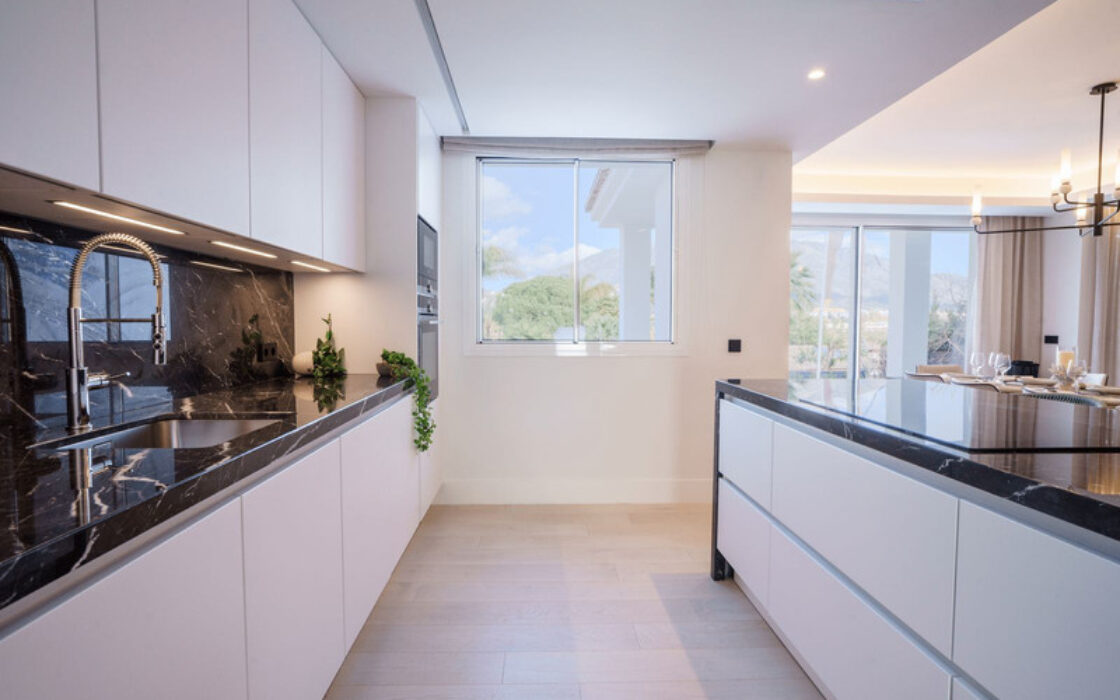 Вілла з терасою в Нойва-Андалусія, 448 кв.м, 6 кімнат