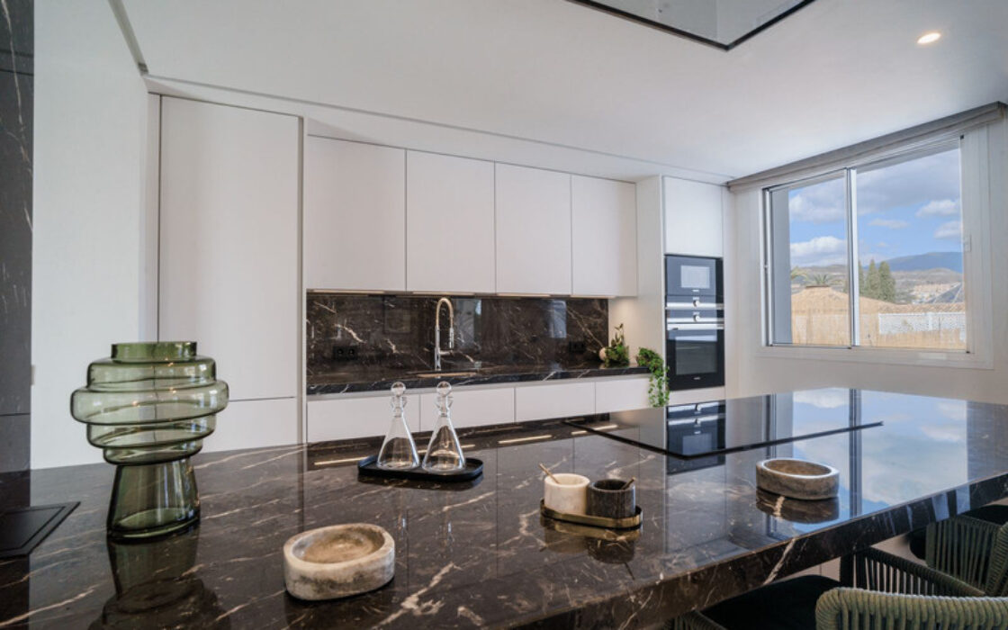 Вілла з терасою в Нойва-Андалусія, 448 кв.м, 6 кімнат