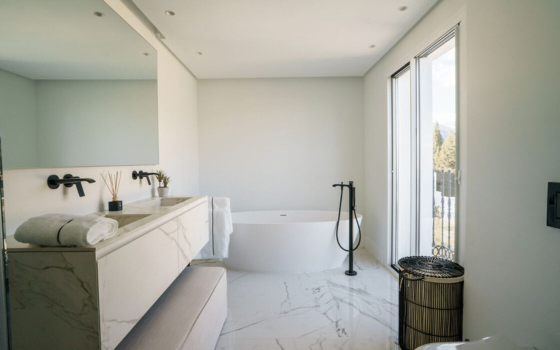 Вілла з терасою в Нойва-Андалусія, 448 кв.м, 6 кімнат