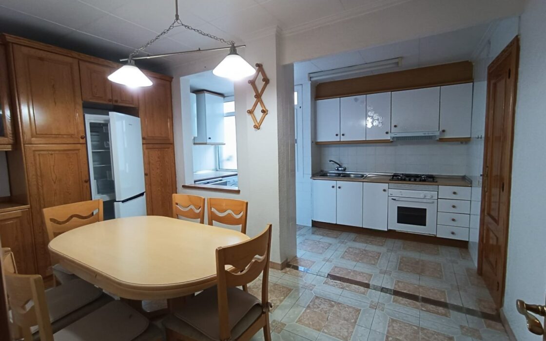 Апартаменти 101 кв.м в Аликанте з 3 спальнями та кондиціонером