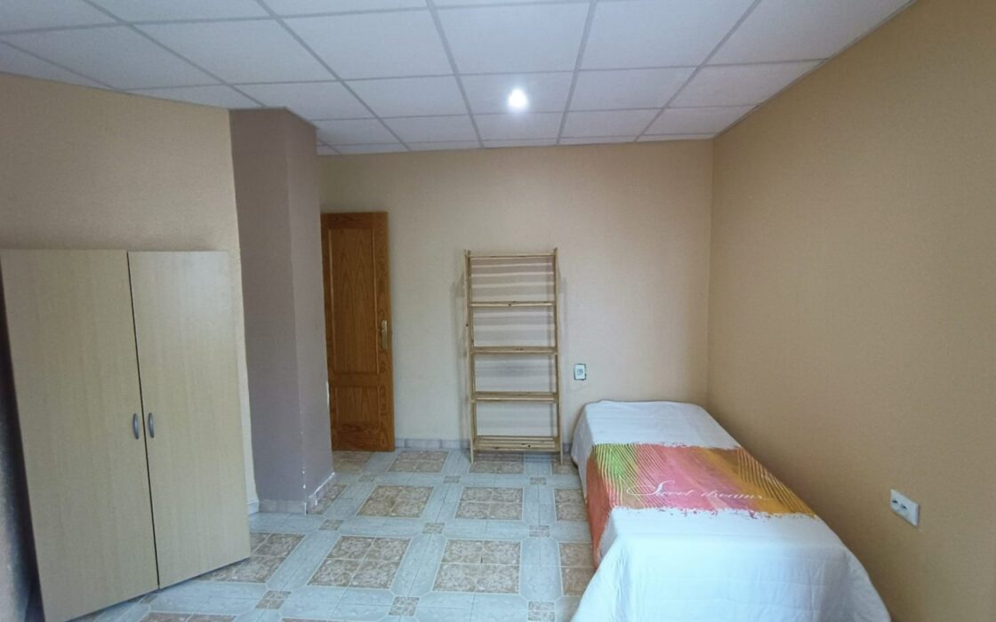 Апартаменти 101 кв.м в Аликанте з 3 спальнями та кондиціонером