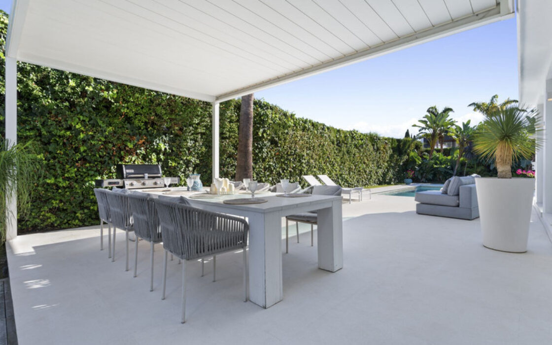 Современная вилла с террасой в Новой Андалусии, 391 кв.м.