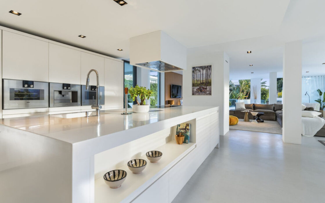 Современная вилла с террасой в Новой Андалусии, 391 кв.м.